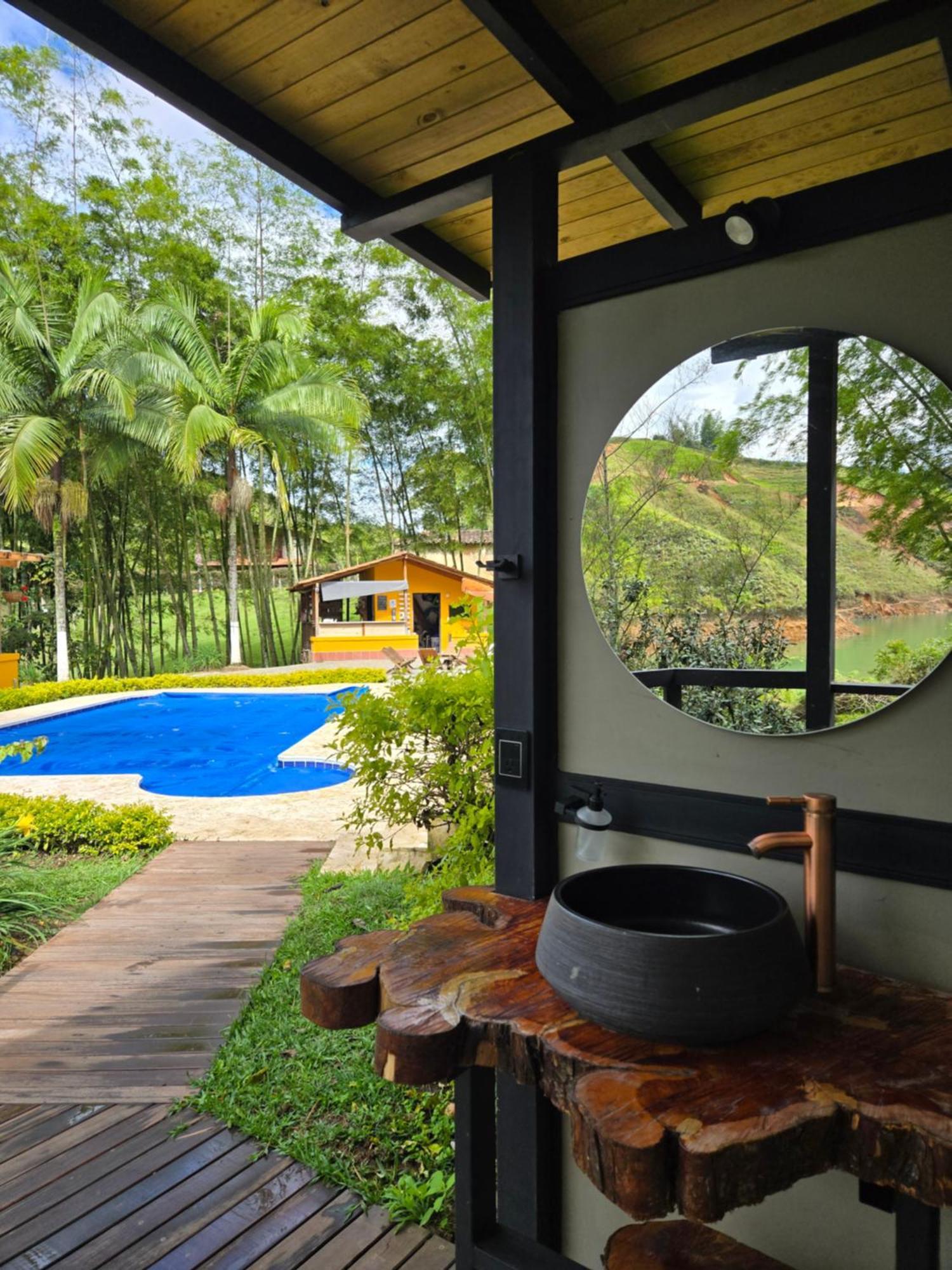 Volare Guatape Isla Hostel Kültér fotó